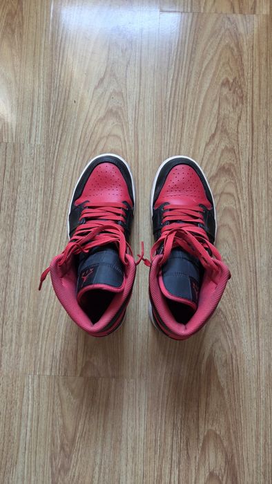 Jordan 1 Mid "Alternate Bred"