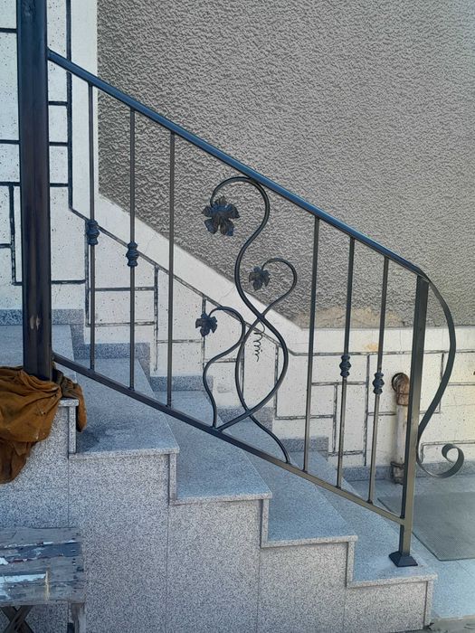 Парапети за стълбища и тераси,врати,портали,огради,  от ковано желязо