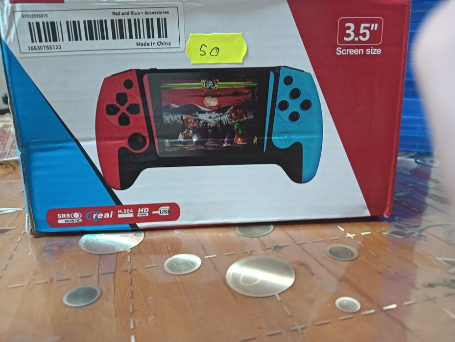Vând jocuri PS4-ps5+consolă retro cu 1000 de jocuri