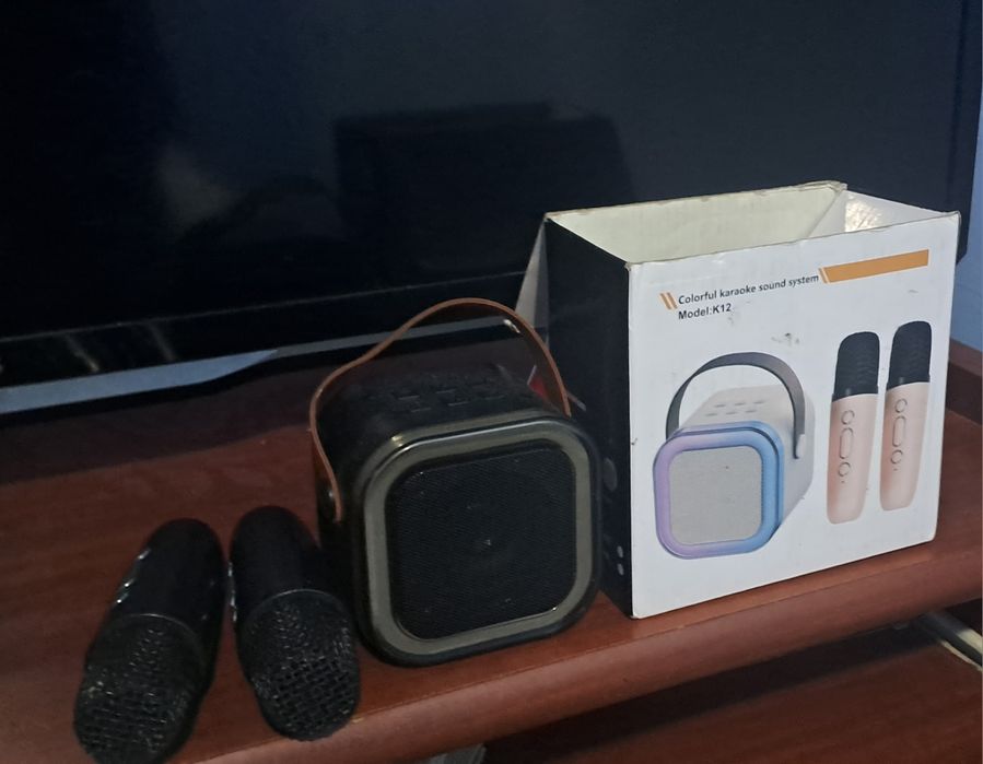 Boxa cu microfoane