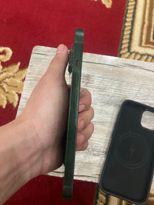 Продам айфон 13