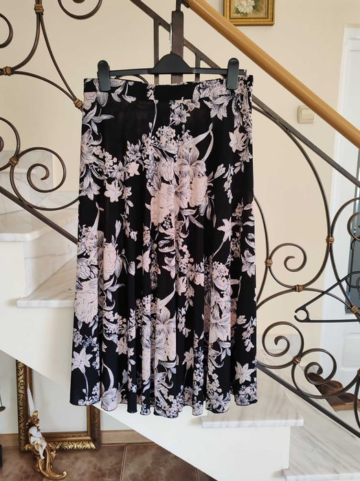 Fustă amplă,de vară,material fin, elegantă.