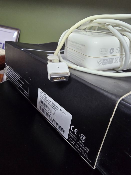 Оригинално зарядно за Macbook