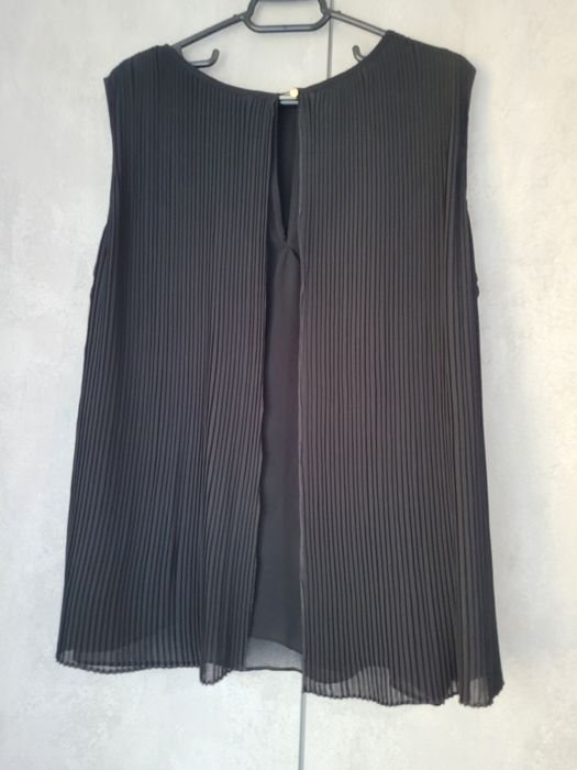 Bluză neagră fără mâneci