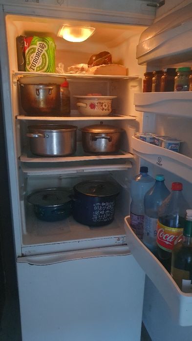 Combinæā frigorificā Indesit.