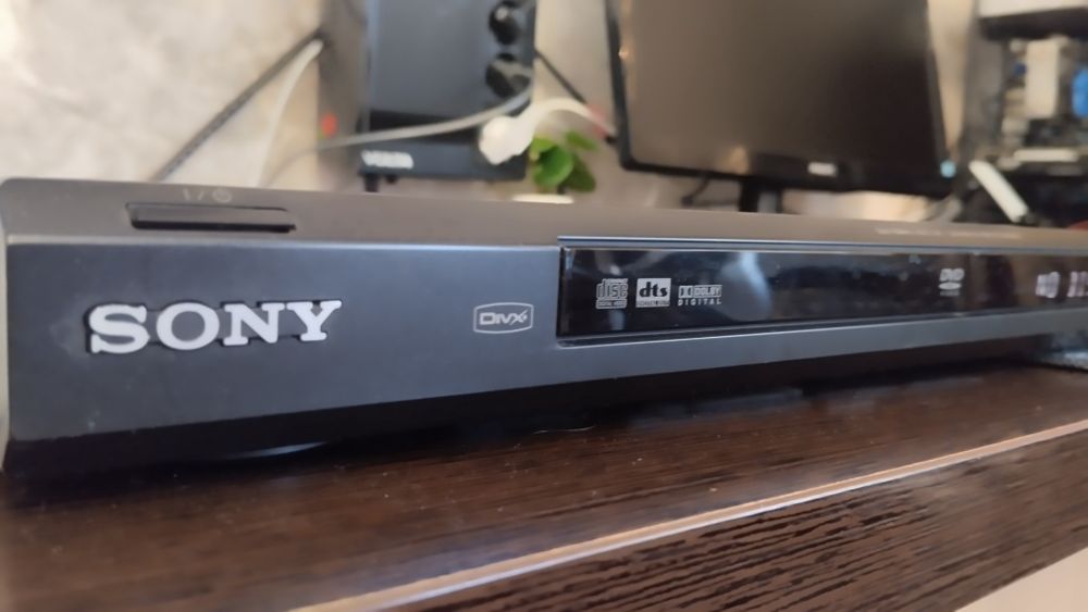 Продам DVD плеер Sony