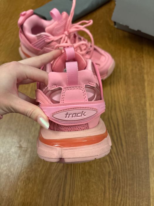 Balenciaga track 37