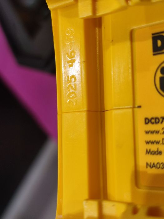 DeWALT DCD796 + Зарядно - 2025г.