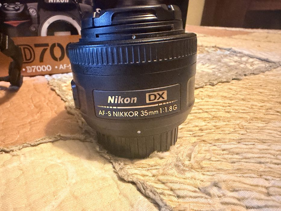 Nikon D7000 с два обектива