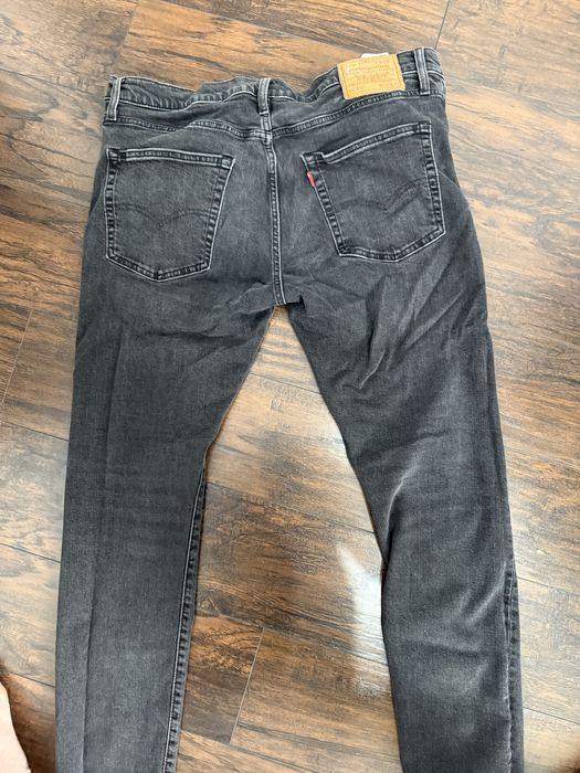 blugi levis in conditie excelenta