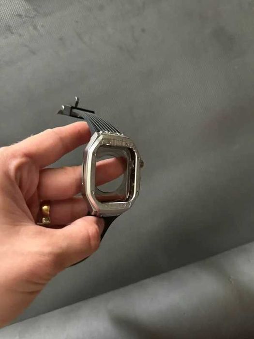 Carcasă metalică Apple Watch