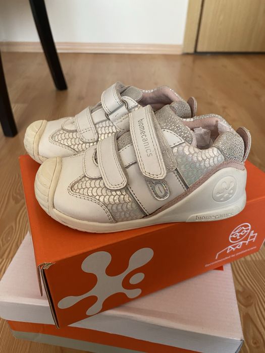 Бели обувки biomecanics 24