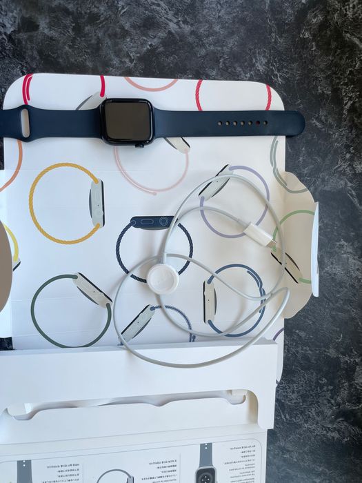 Apple Watch SE (Gen 2) 44mm Като чисто нов