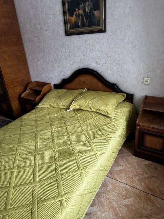 Продам спальный гарнитур