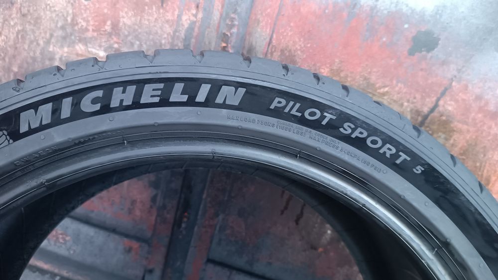 245/40/18 Michelin