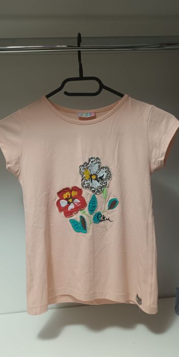 Детски тениски. Разноцветни и без никакви забележки.