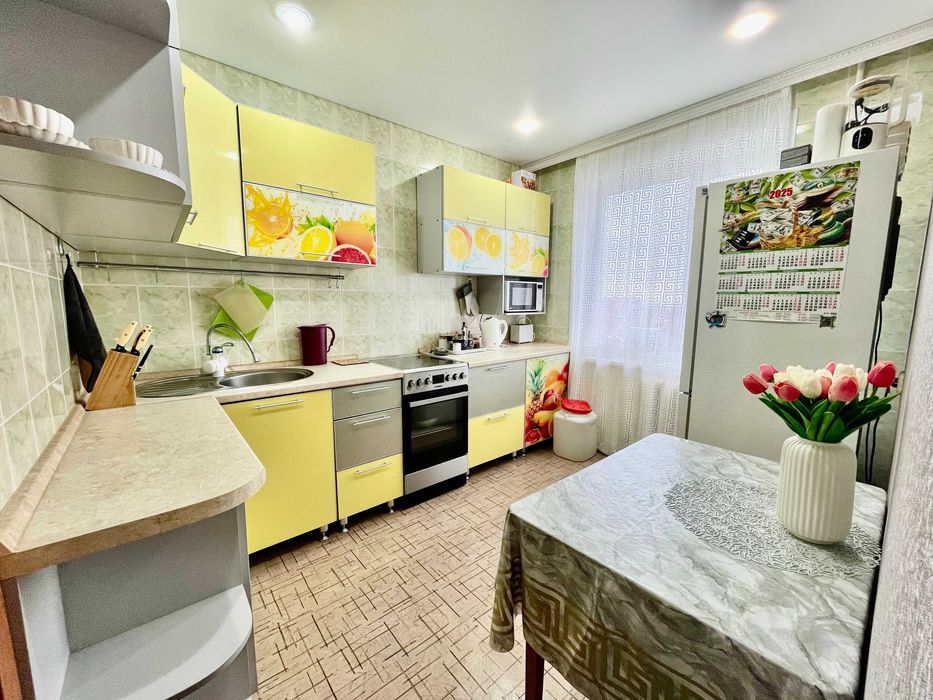 4-комнатная на 8 мкрн 4 кольцо ][