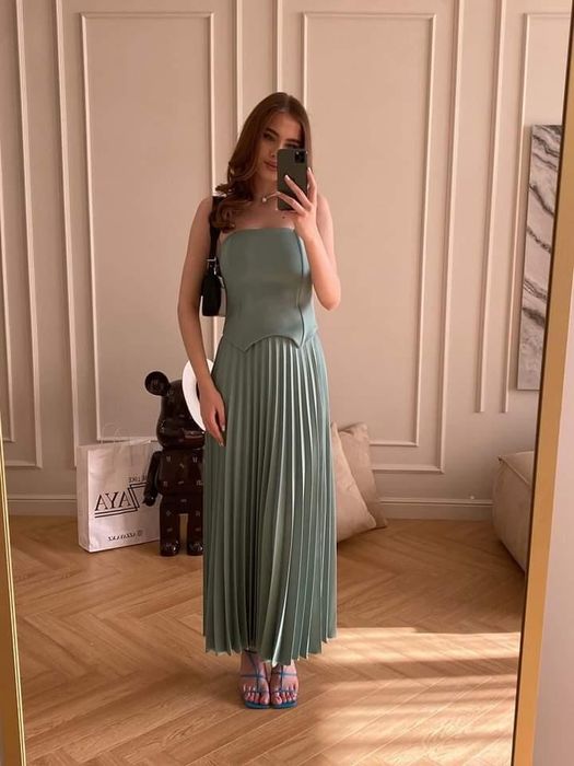 Костюм двойка корсет и юбка плиссе изумрудно-бирюзового цвета.