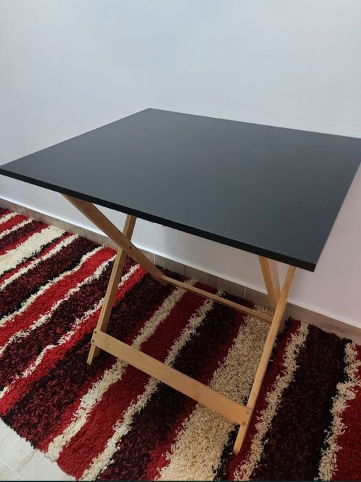 Masă nouă și perne cu fulgi