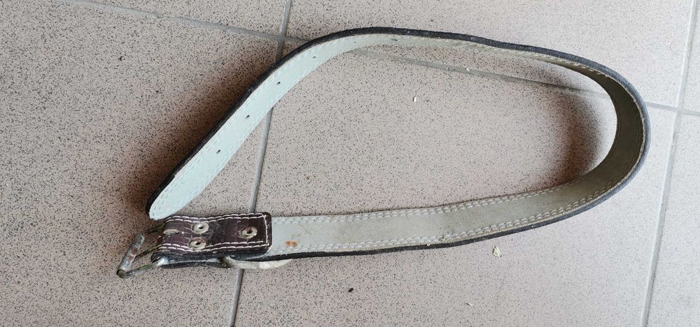 Vând curea din piele pentru câine