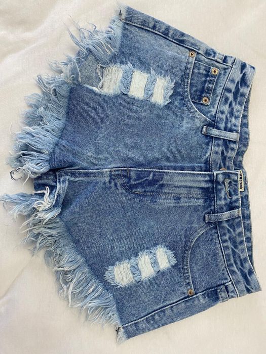 Pantaloni scurti noi