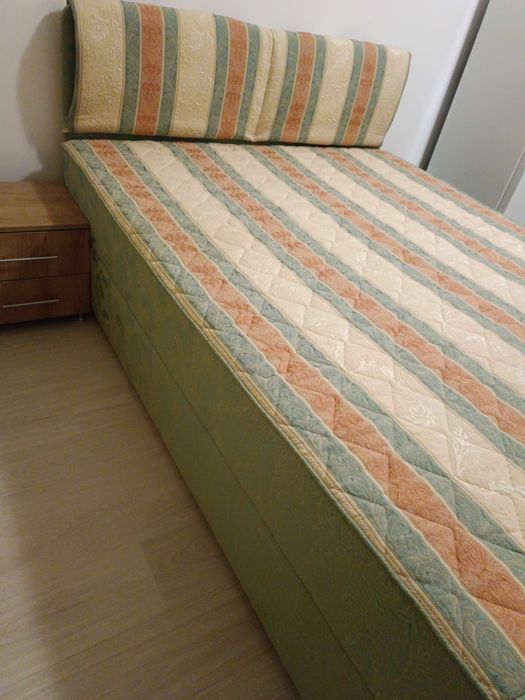 Продавам диван 160*200 в отлично състояние. Ахелой.