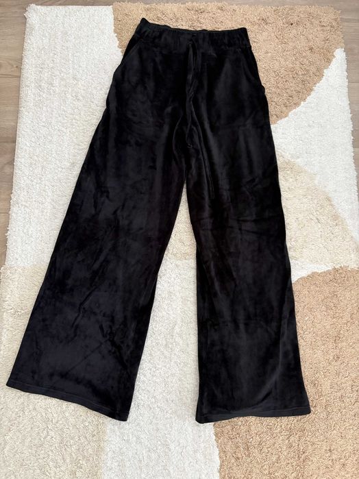 Compleu Foggi Bluza pe Gat si Pantaloni Evazati Catifea Negru Marimea XS (EUR36)