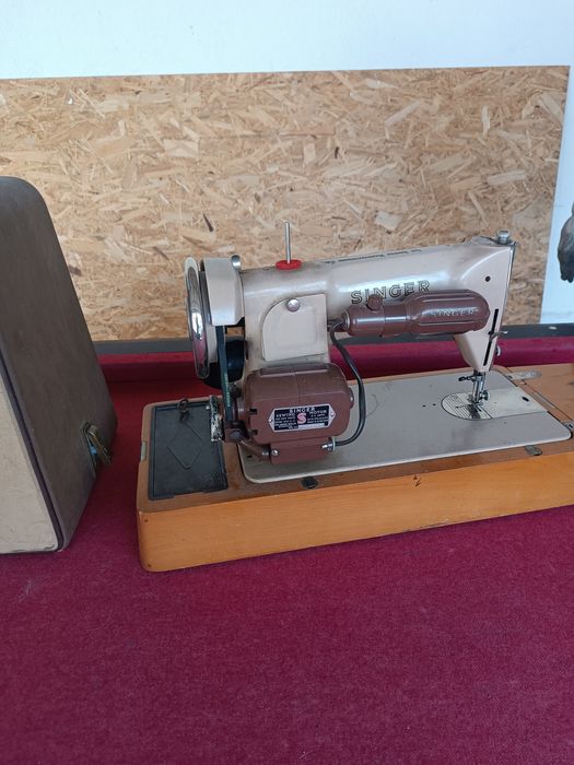 Mașină de cusut originală singer cu motor electric și cutie