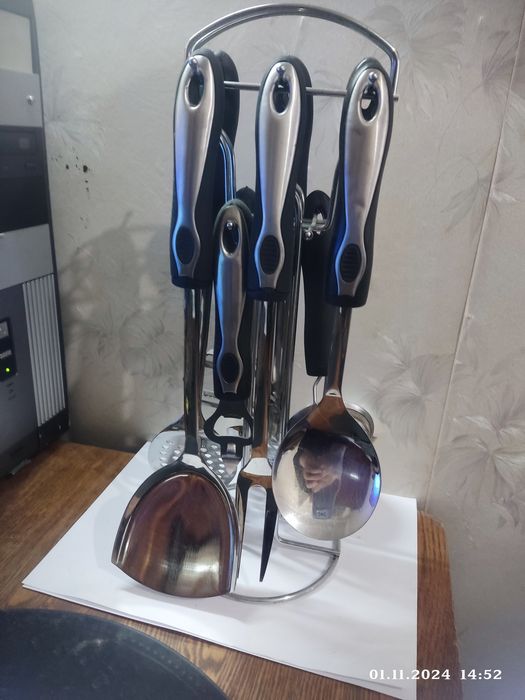 Кухонный набор из 9 предметов.