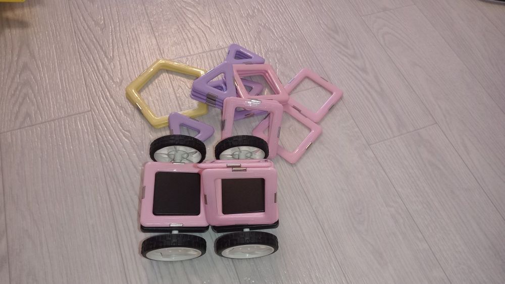 Продам магнитный конструктор