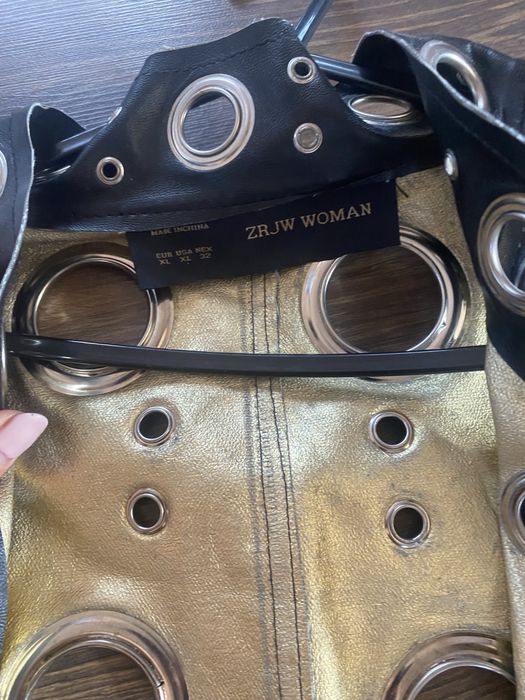 Дамско яке с капси