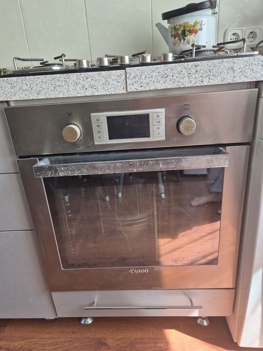 Продам газовую плиту б/у