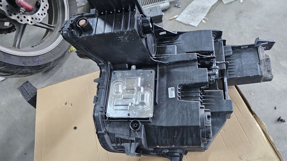 Десен  фар за kia ev 3