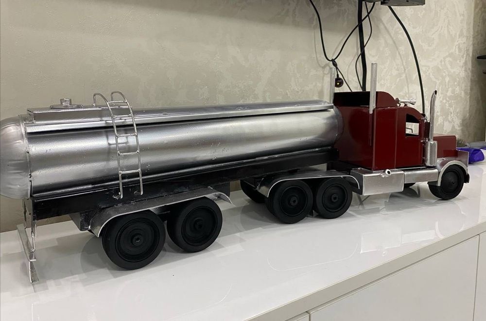 Продаётся макет фуры с цистерной