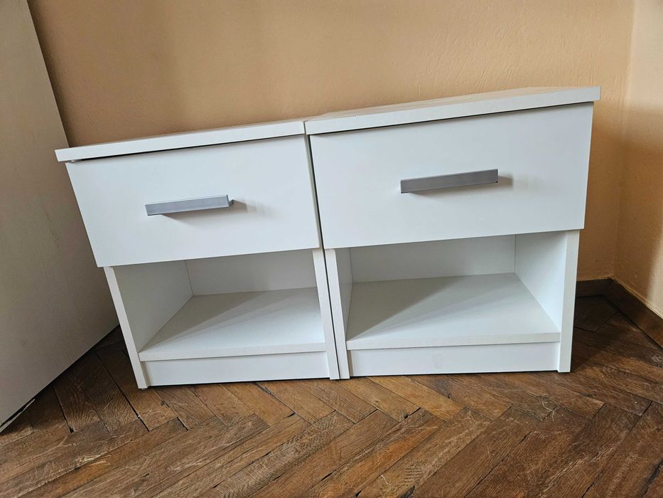 Легло спалня с нощни шкафчета