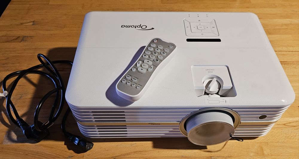 Videoproiector Optoma UHD40 4K impecabil 108 ore proba