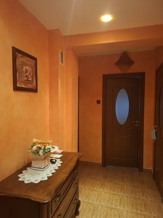 Vând apartament 3 camere