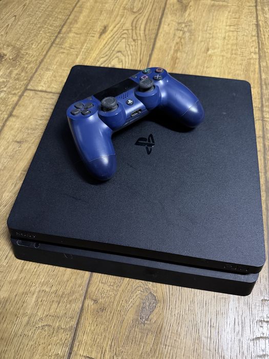 Продам Sony PlayStation 4 Slim (500 GB)- полный комлект, готова к игре