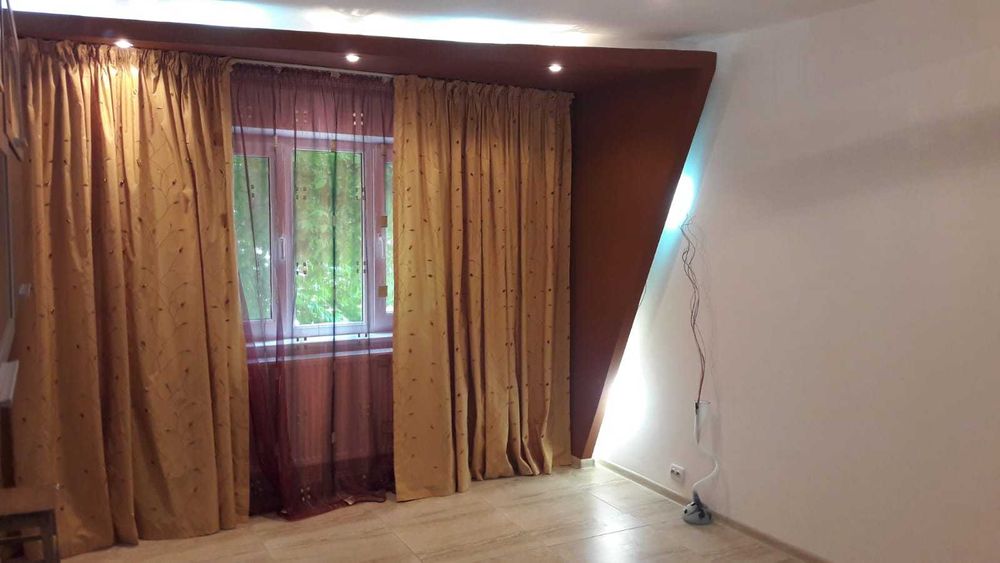 3 Decomandate Craiovita 2/4 liber.