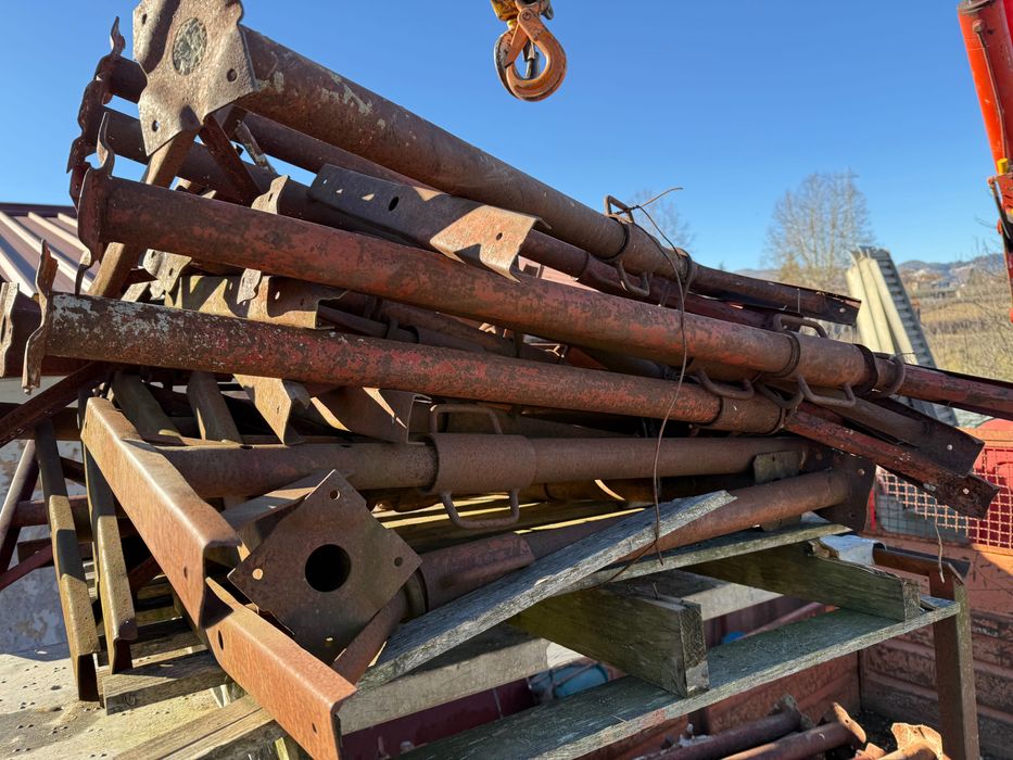 Popici metalici in T, lungi si scurti - Italia