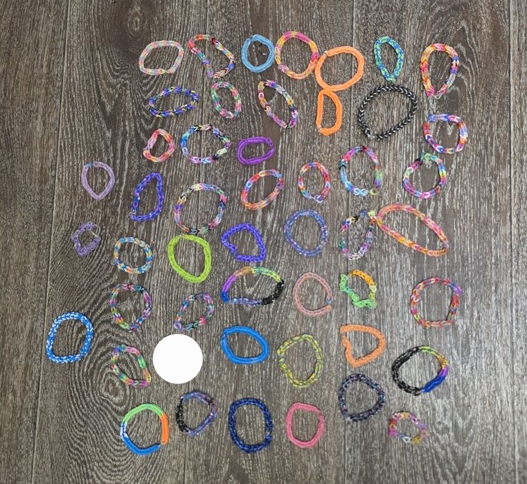 Браслеты и кольца из резиночек