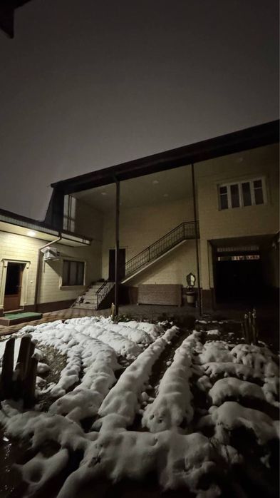 Yakkasaroy rayon 3.3 sotix uy srochna sotiladi