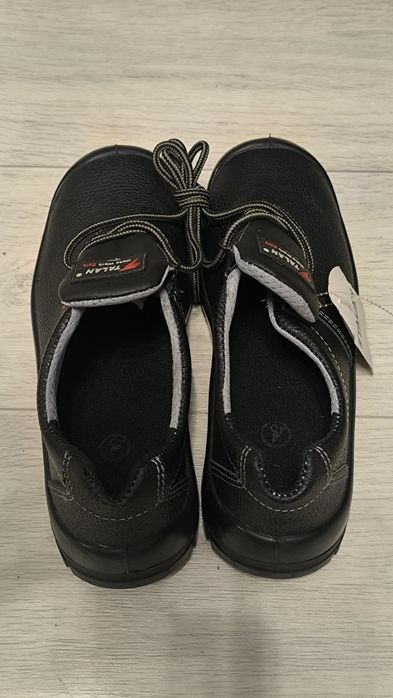 Обувь для работ .