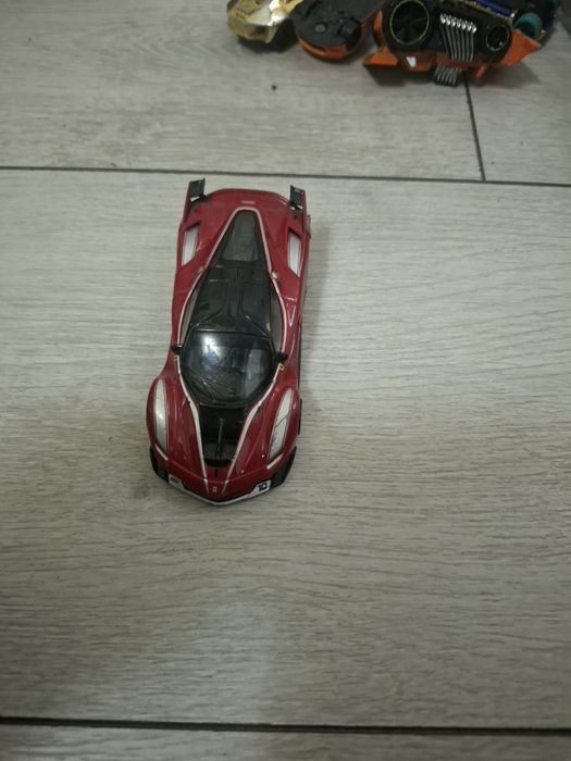 Колички hot wheels и ferrari