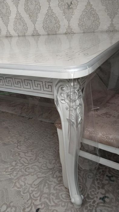 Продам стол .новый. размер 2.40-2.80