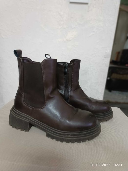 Продам зимнюю обувь и пальто.