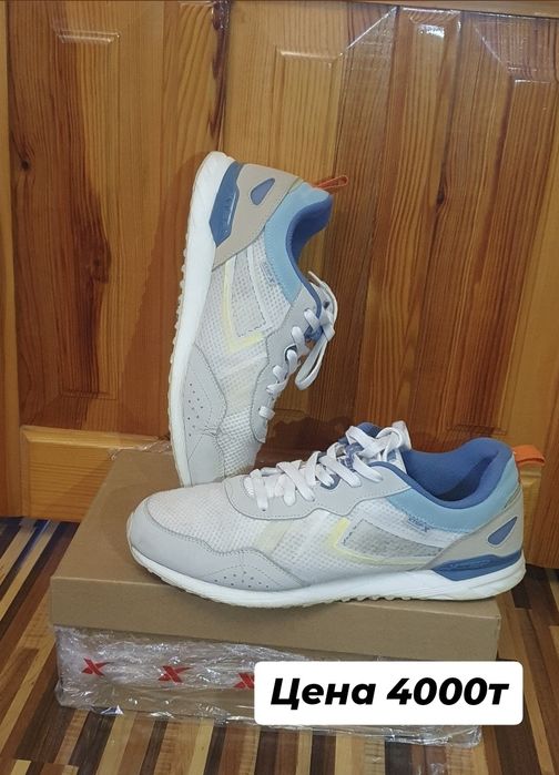 Продам спортивную обувь