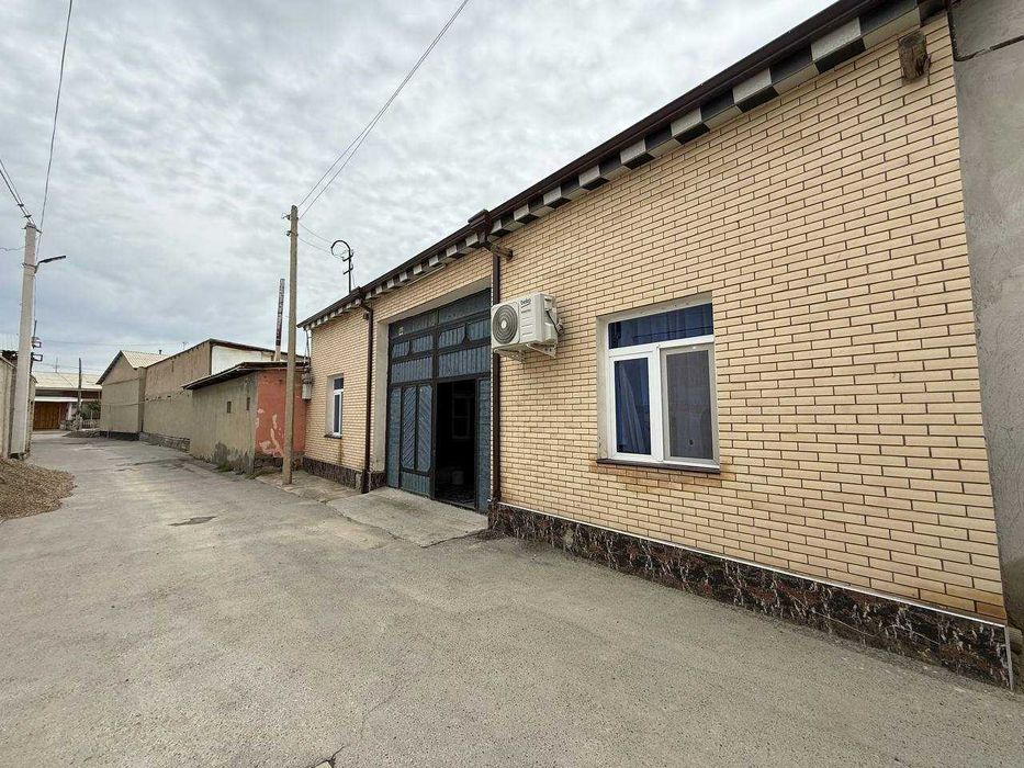 Tayyor 5.5 sotiqli hovli sotiladi.
