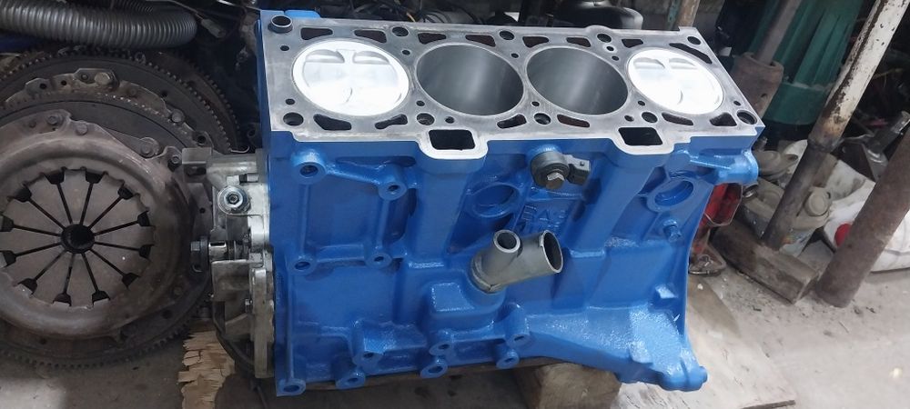 Двигатель ваз после кап ремонта.