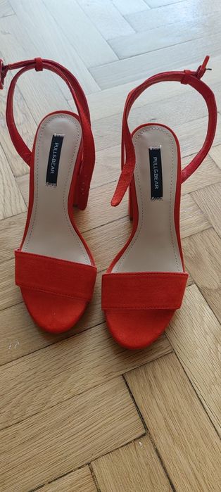 Sandale rosii pull&bear marimea 36